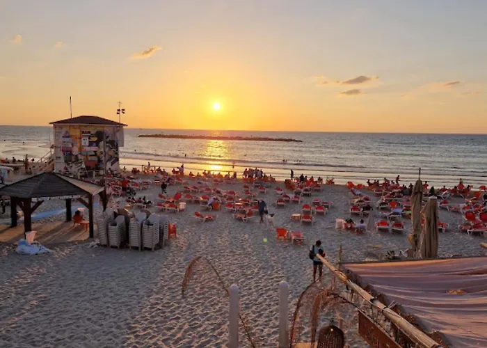 New! 2 Bd Premium Beach House W/Large Balcony